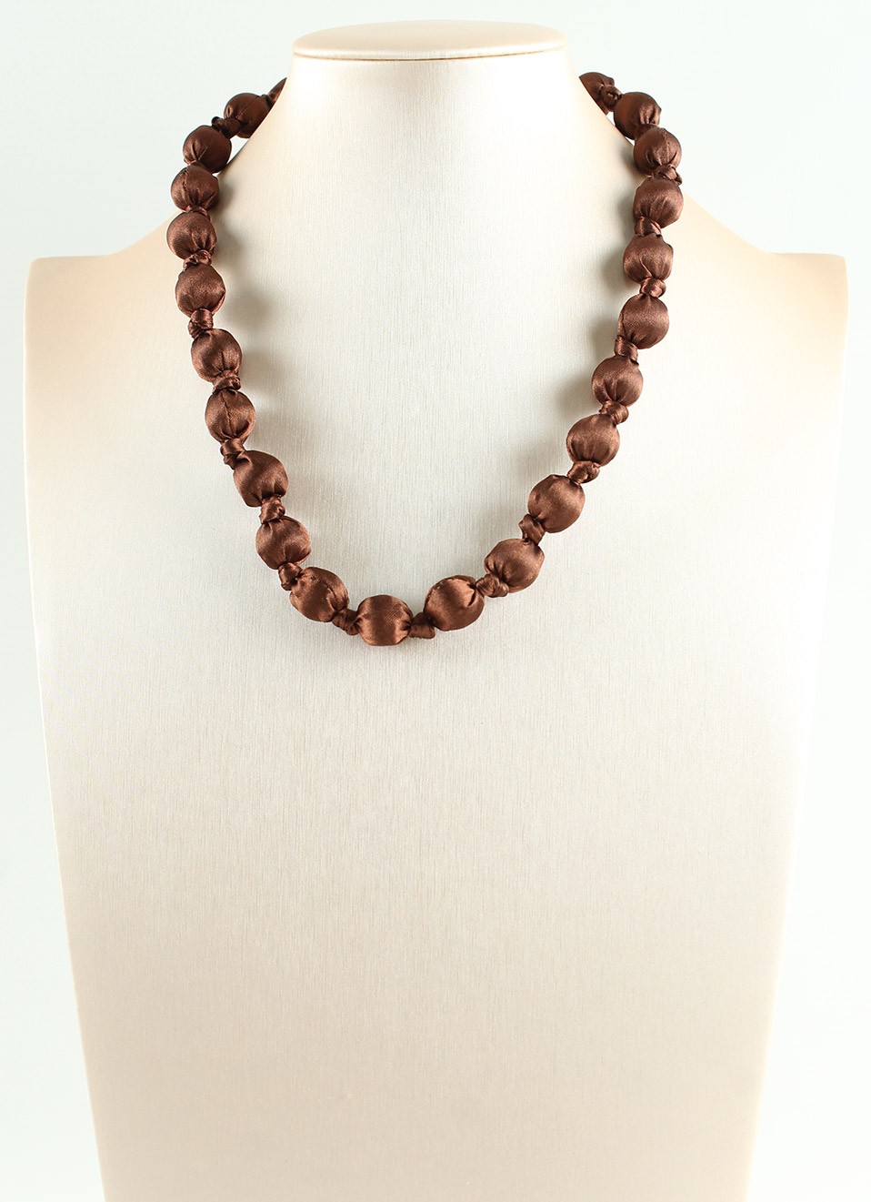 Collar de acero bolas