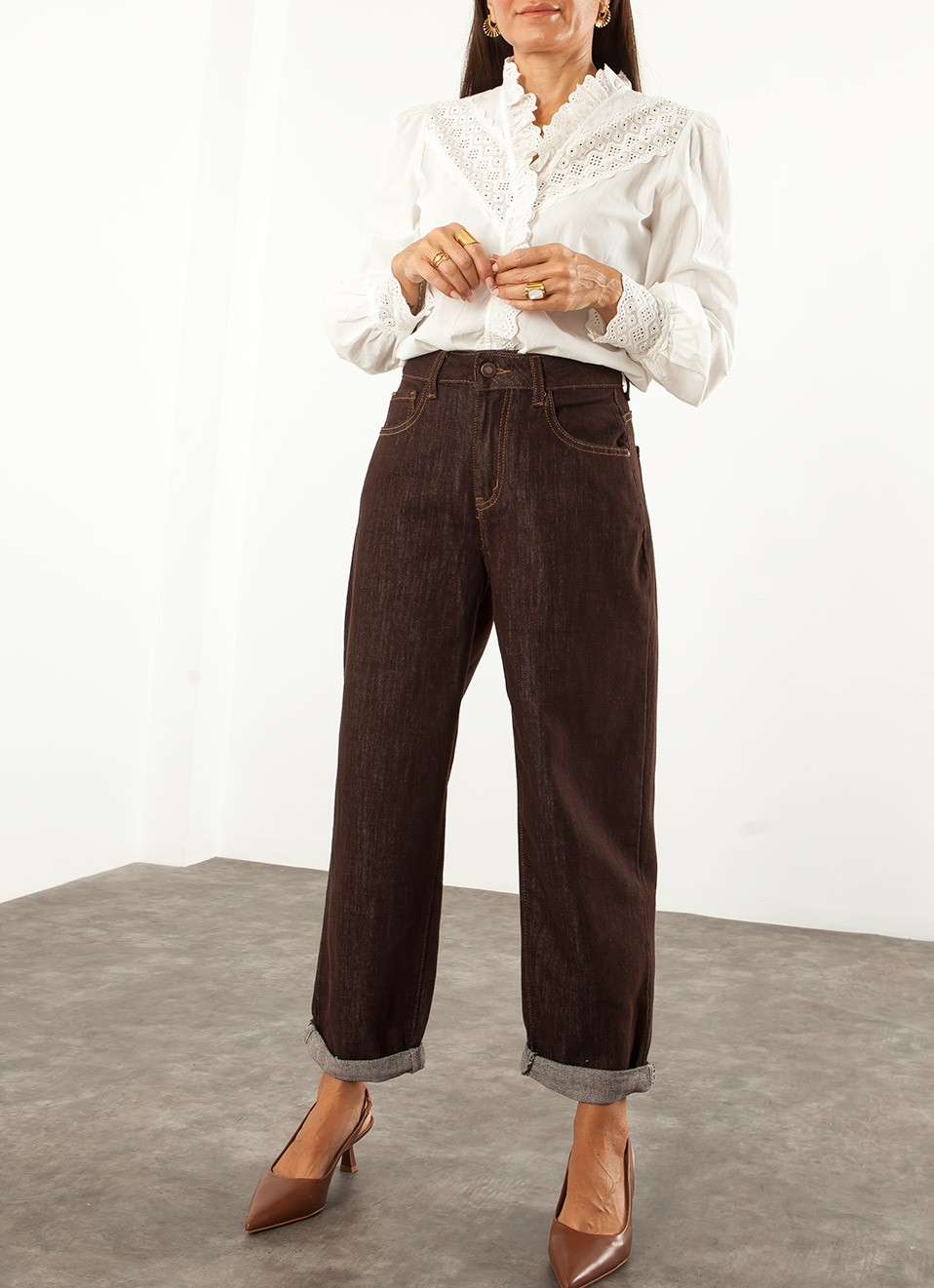 Jeans Mom Fit Café Mujer | Vaquero de Tendencia | Premonición.online