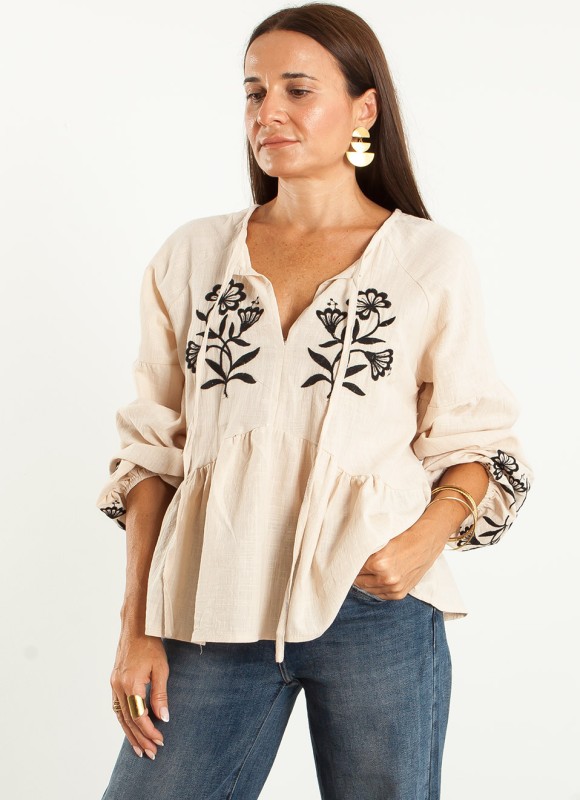 Blusa Beige Bordados Negros Mujer | Elegante | Premonición.online