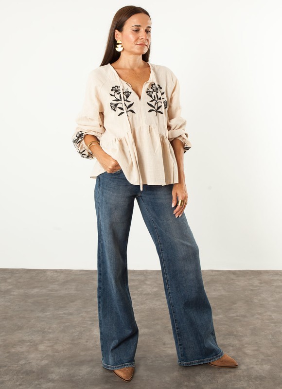 Blusa Beige Bordados Negros Mujer | Elegante | Premonición.online
