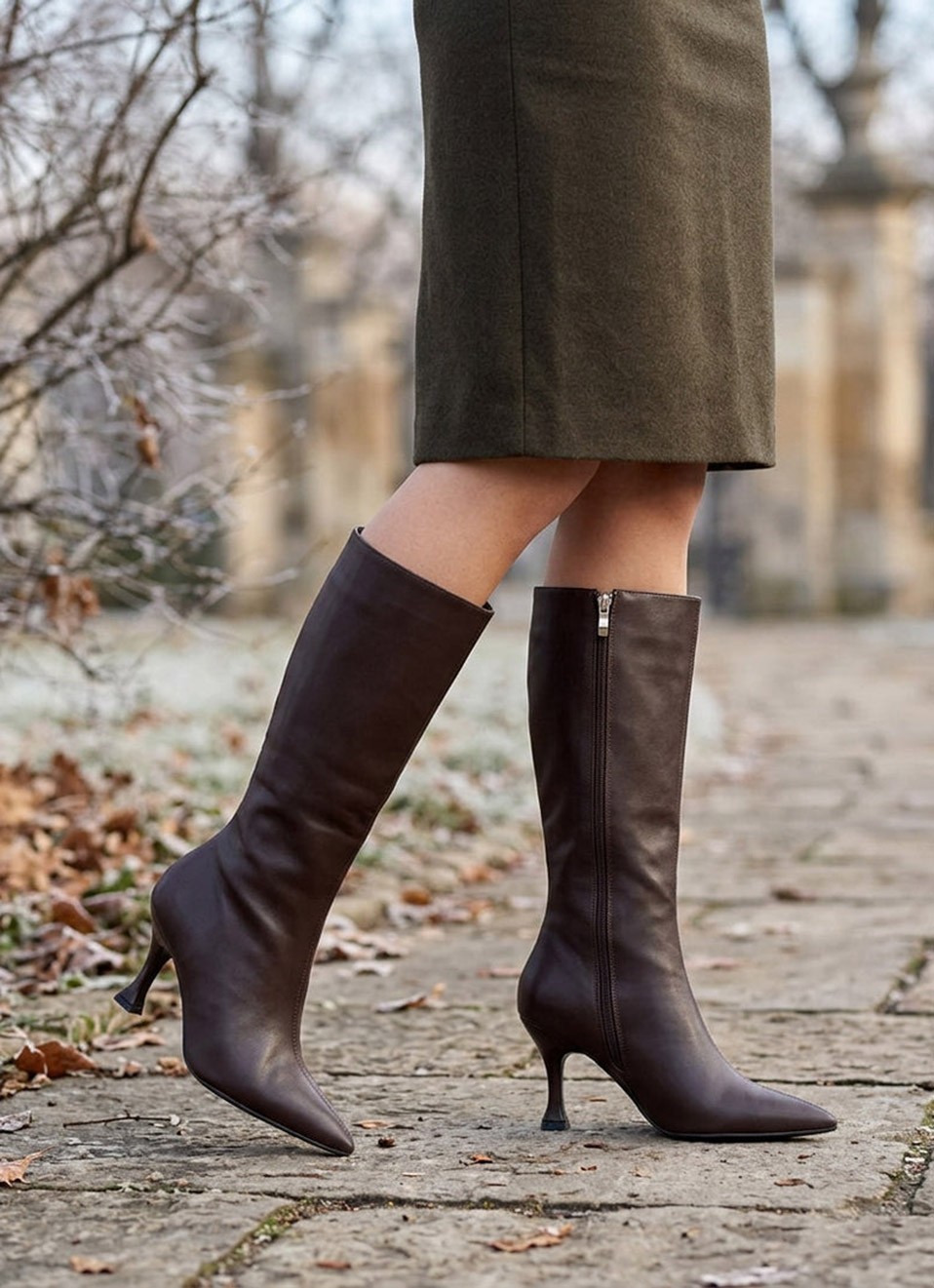 Bota Tacón Bajo Mujer | Marrón y Negro | Premonición.online