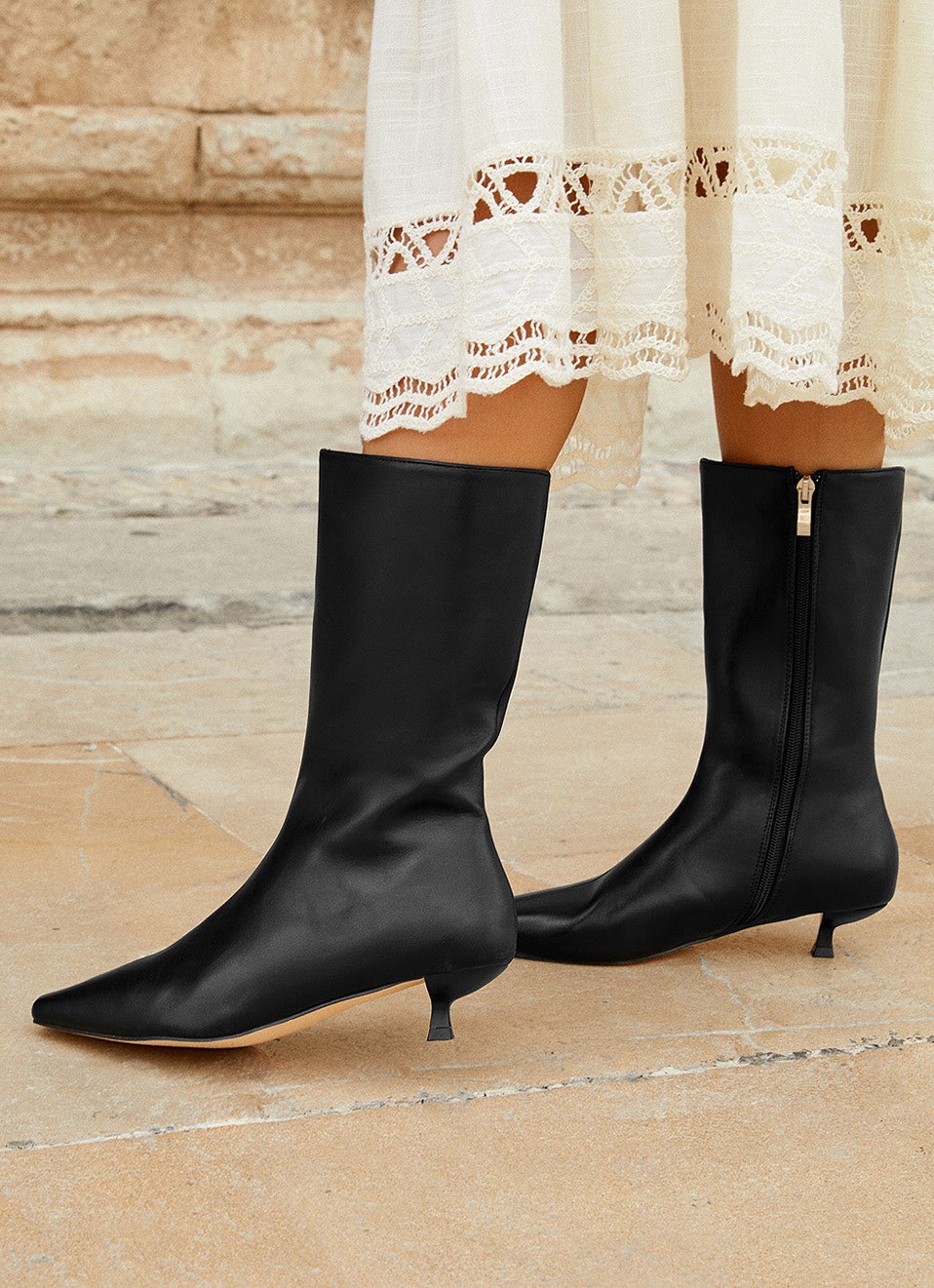 Botín Negro Punta Mujer | Tacón Bajo y Elegante | Premonición.online