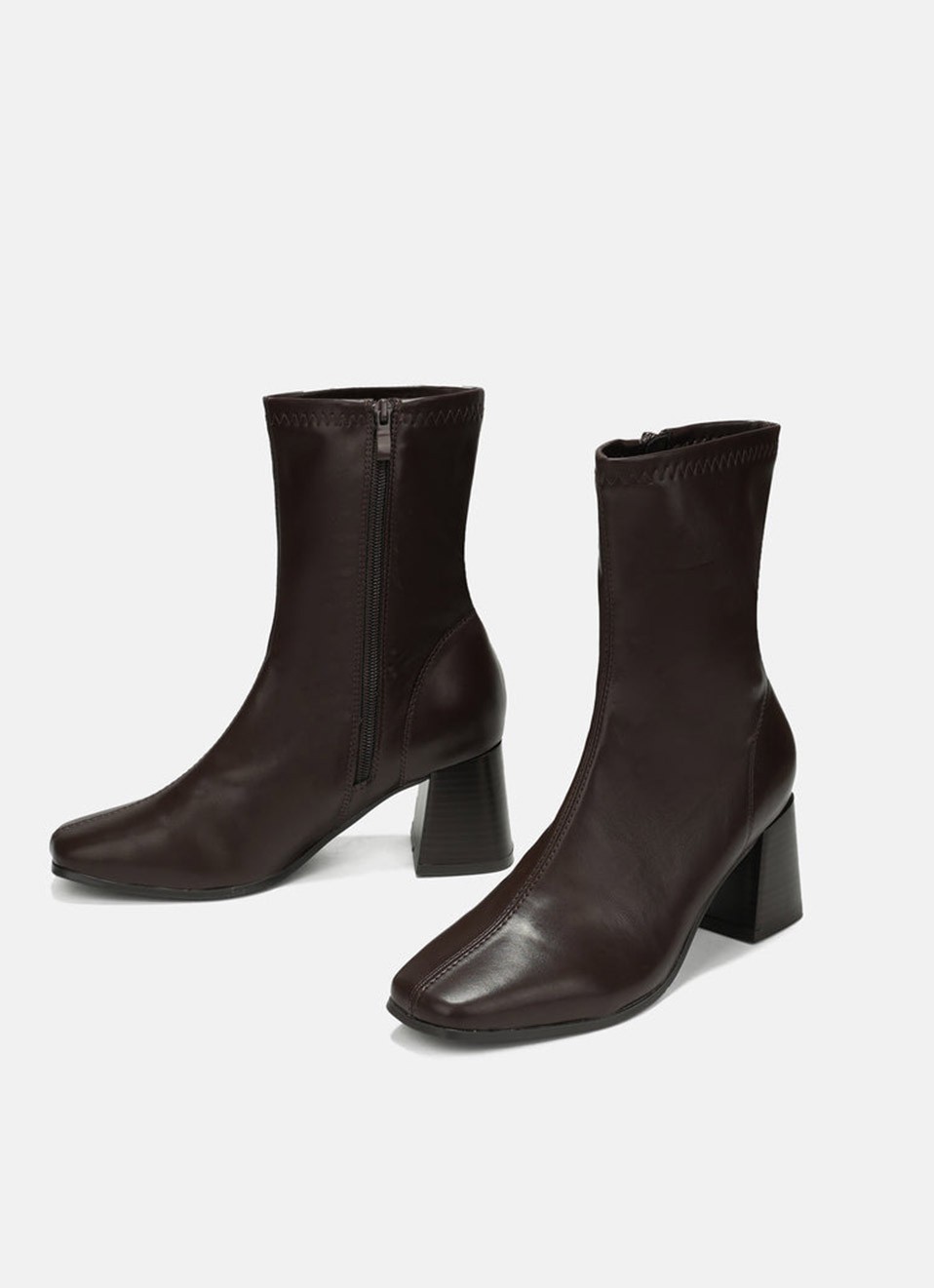 Botín Punta Cuadrada Negro Mujer | Elegante y Actual | Premonición.online