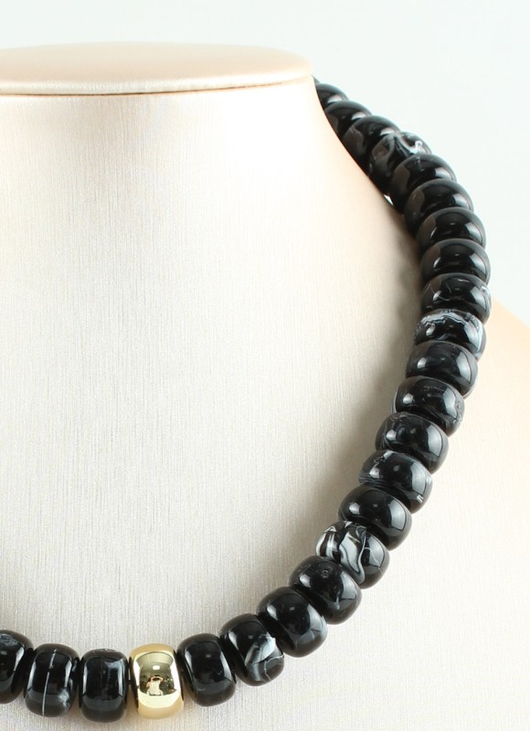 Collar de acero