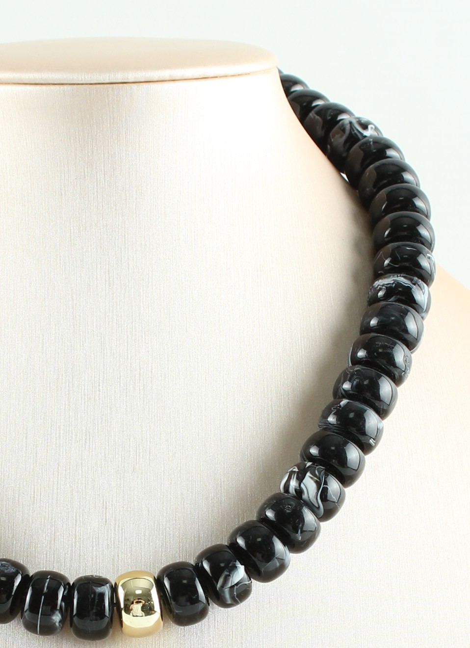 Collar de acero