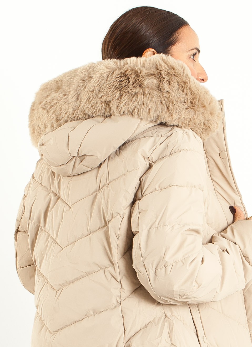 Abrigo Acolchado Mujer Beige, Negro y Vino | Premonición.online