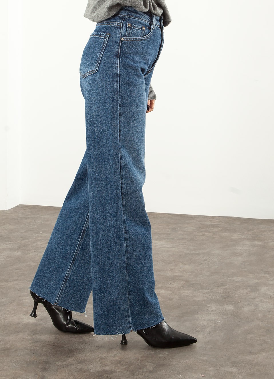 Jeans Rectos Desflecados para Mujer | Vaqueros | Premonición.online